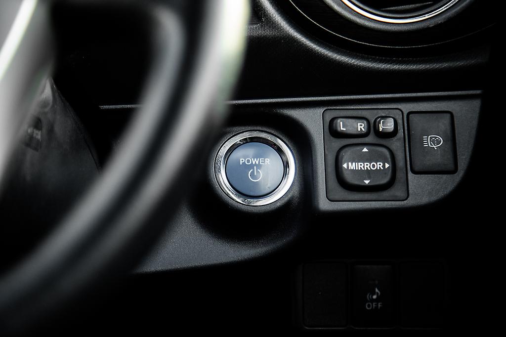 Toyota Aqua G model , Push Start, Reverse Camera image 300099