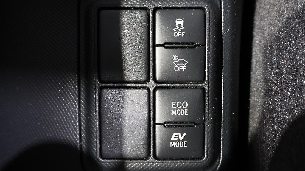 Toyota Aqua S Model, Push Start, Low KMS image 318183