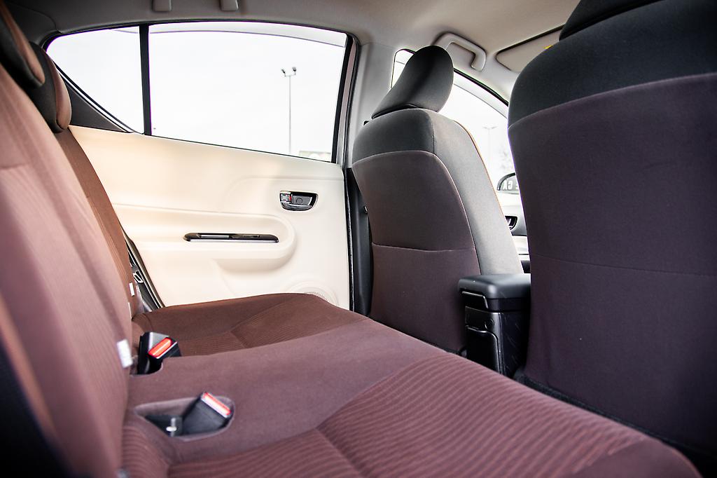 Toyota Aqua G model , Push Start, Reverse Camera image 300095