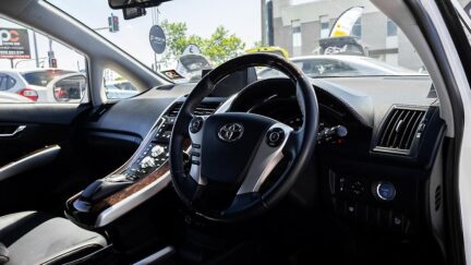 Toyota Sai G Model, Reverse camera, Heated seats , image 308605