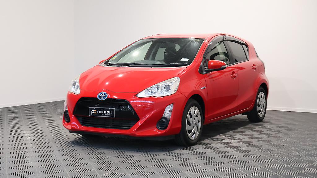 Toyota Aqua G Model, Push Start, Reverse camera, Cruise Control image 312694