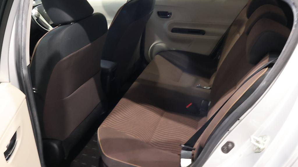 Toyota Aqua G model , Push Start, Reverse Camera image 316463