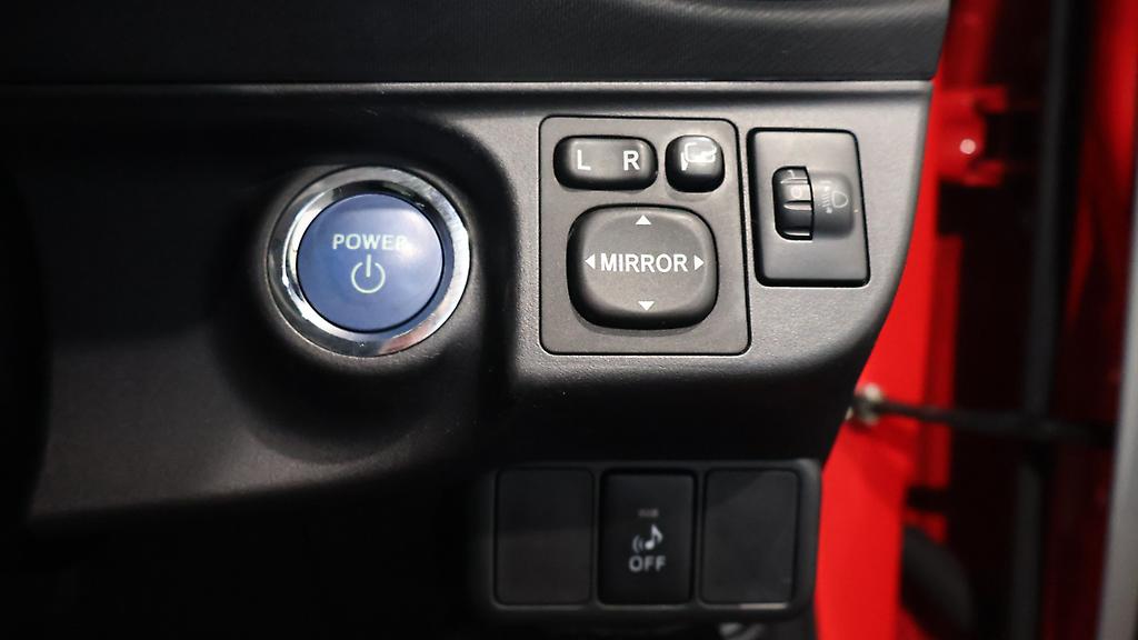 Toyota Aqua S Model, Push Start, Reverse Camera image 306308