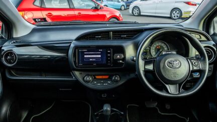 Toyota Vitz Hybrid F Safety Edition image 305412