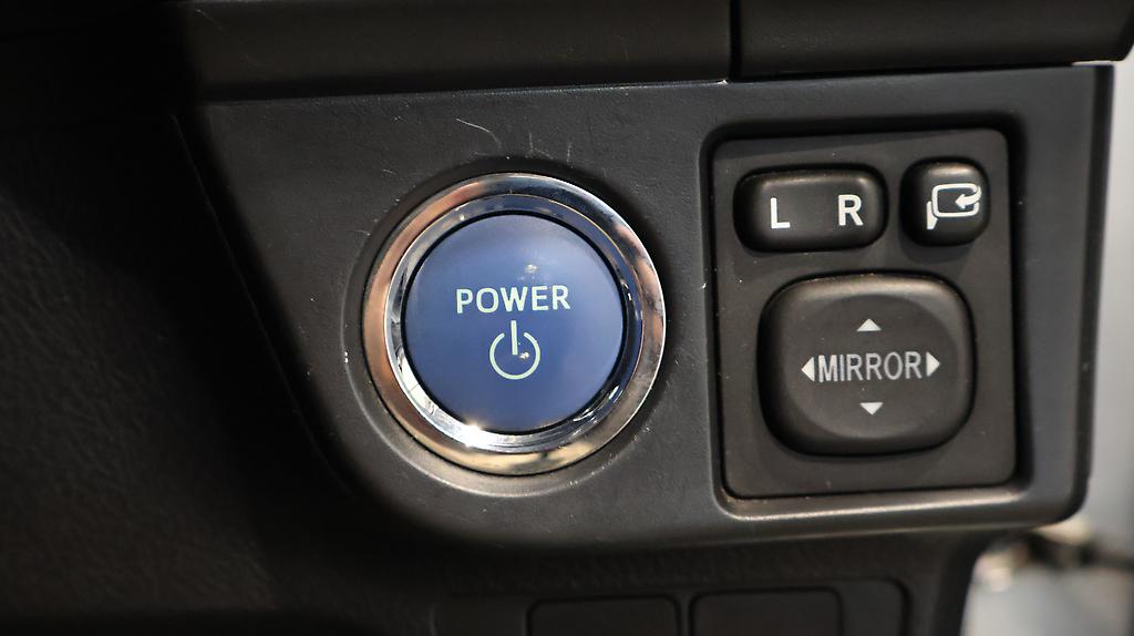 Toyota Corolla G Model, Push Start, Reverse Camera image 307177