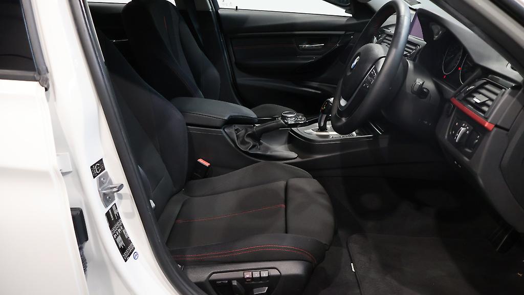 Bmw 320i Sport image 303383