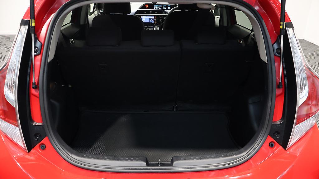 Toyota Aqua  Model, Push Button Start, Reverse Camera image 305750