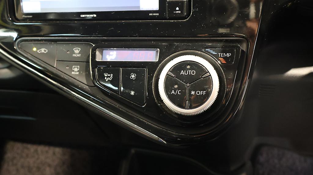 Toyota Aqua S Model, Push Start, Lane Departure Warning – Auto Headlights image 304171