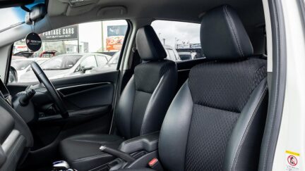 Honda Fit Hybrid L-Package image 318951