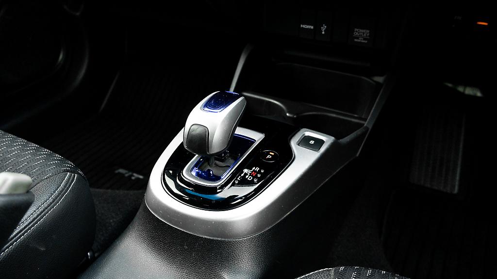 Honda Fit Hybrid L-Package image 318947