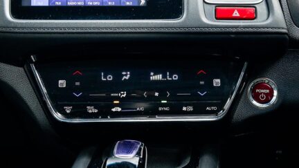 Honda Vezel Hybrid Z Top Spec, Half Leather, Reverse camera image 305019