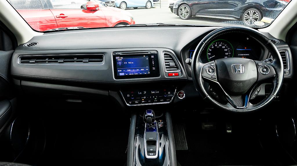 Honda Vezel Hybrid Z Top Spec, Half Leather, Reverse camera image 305011