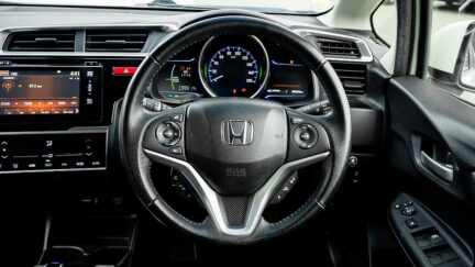 Honda Fit Hybrid L-Package image 318946