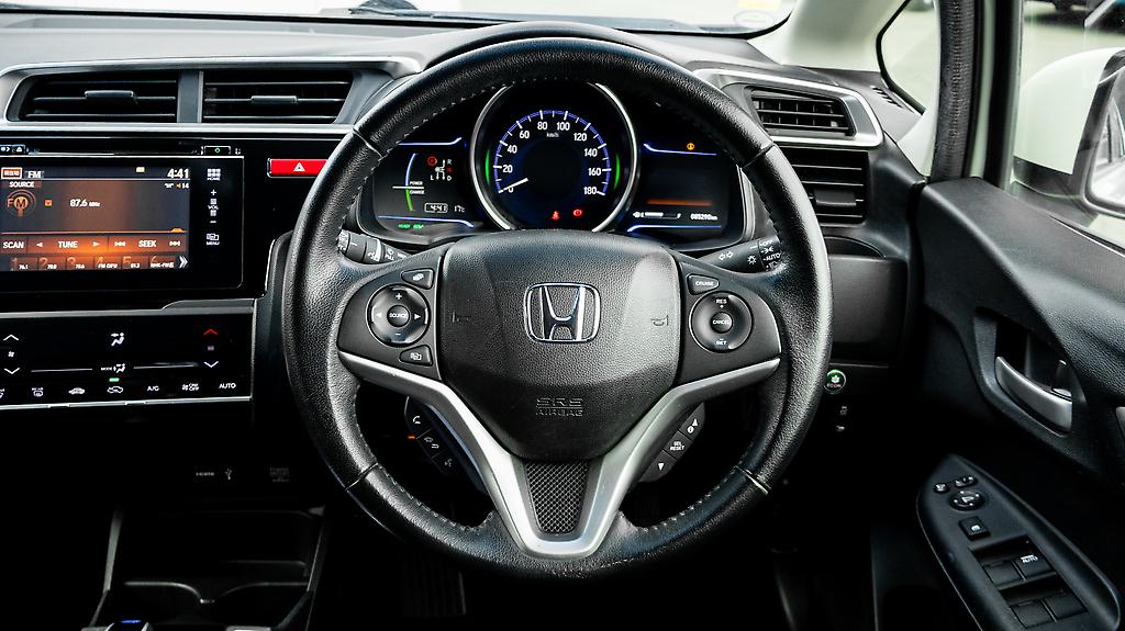 Honda Fit Hybrid L-Package image 318946