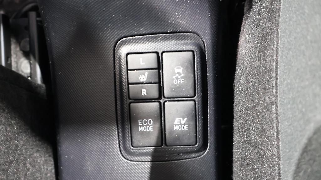 Toyota Aqua  Model, Push Button Start, Reverse Camera image 305759