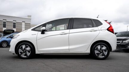 Honda Fit Hybrid L-Package image 318936