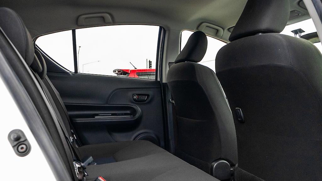 Toyota Aqua S Model , Reverse Camera, Push Start image 304293