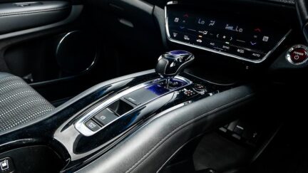 Honda Vezel Hybrid Z Top Spec, Half Leather, Reverse camera image 305016