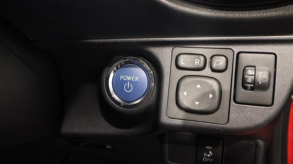 Toyota Aqua  Model, Push Button Start, Reverse Camera image 305755