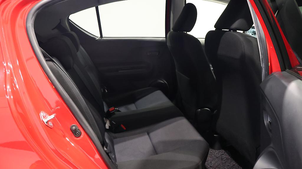 Toyota Aqua  Model, Push Button Start, Reverse Camera image 305751