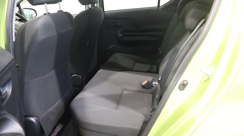 Toyota Aqua S Model, Push Start, Lane Departure Warning – Auto Headlights image 304173