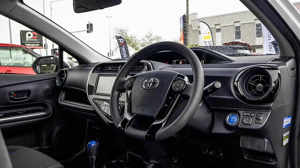 Toyota Aqua S Model , Reverse Camera, Push Start image 304296