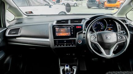 Honda Fit Hybrid L-Package image 318939