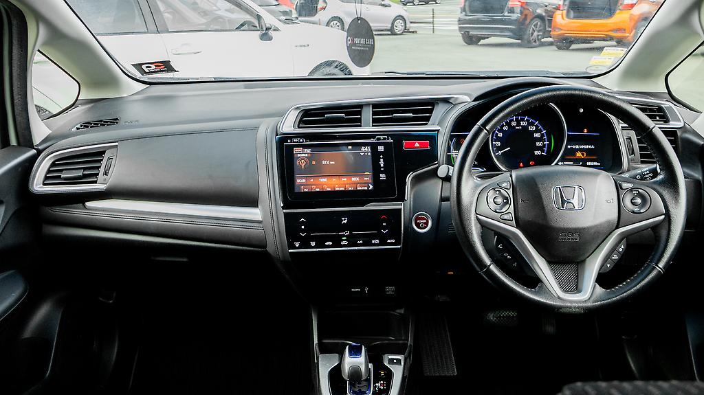 Honda Fit Hybrid L-Package image 318939