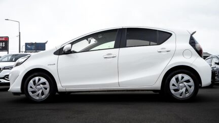 Toyota Aqua S Model , Reverse Camera, Push Start image 304288