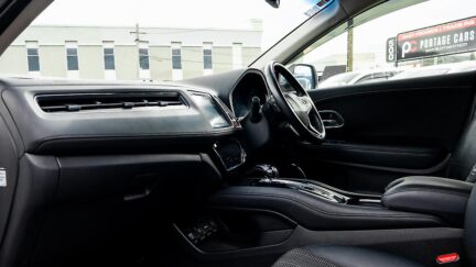 Honda Vezel Hybrid Z Top Spec, Half Leather, Reverse camera image 305024