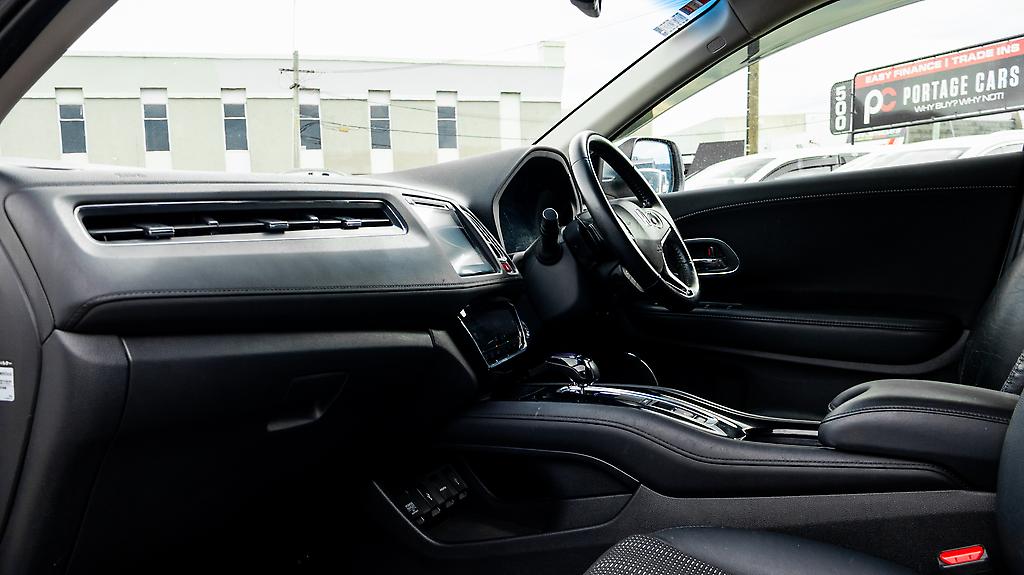 Honda Vezel Hybrid Z Top Spec, Half Leather, Reverse camera image 305024