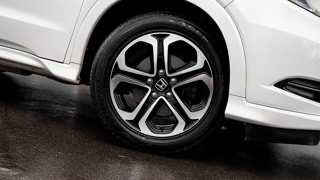 Honda Vezel Hybrid Z Top Spec, Half Leather, Reverse camera image 305010