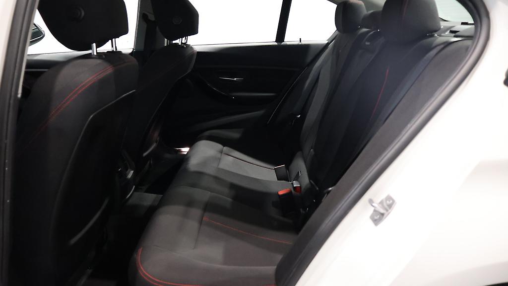 Bmw 320i Sport image 303385