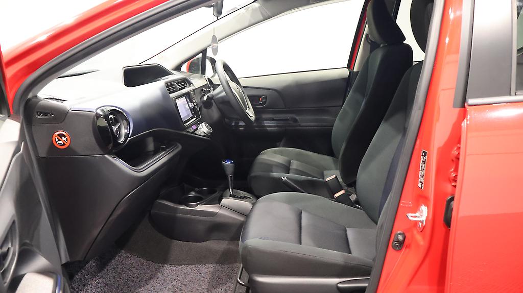 Toyota Aqua  Model, Push Button Start, Reverse Camera image 305757