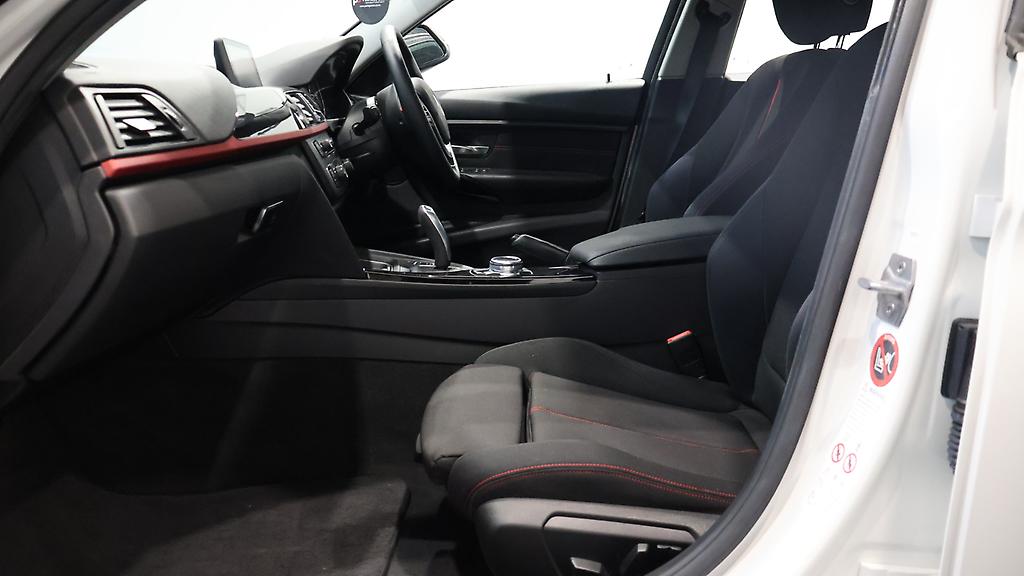 Bmw 320i Sport image 303384