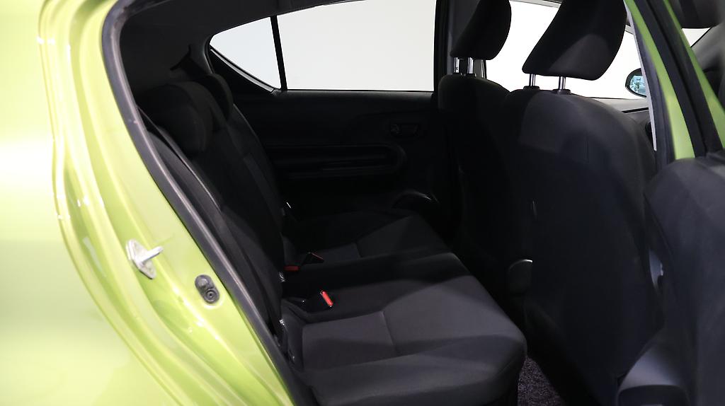 Toyota Aqua S Model, Push Start, Lane Departure Warning – Auto Headlights image 304164