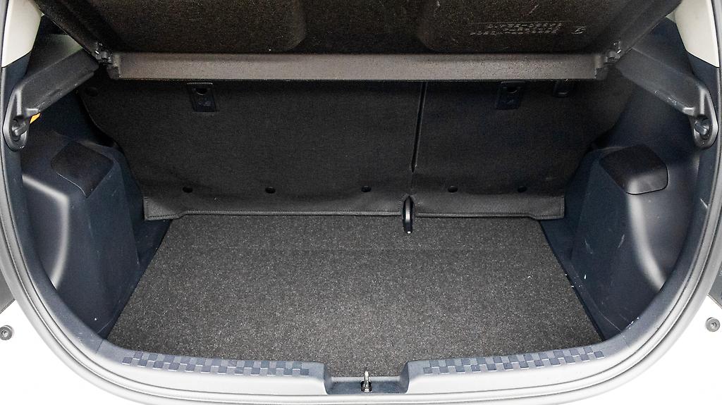 Toyota Aqua S Model , Reverse Camera, Push Start image 304304