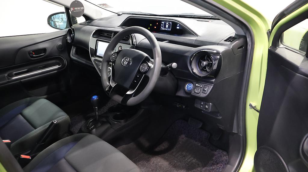 Toyota Aqua S Model, Push Start, Lane Departure Warning – Auto Headlights image 304167