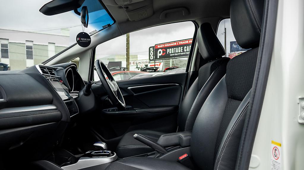 Honda Fit Hybrid L-Package image 318952