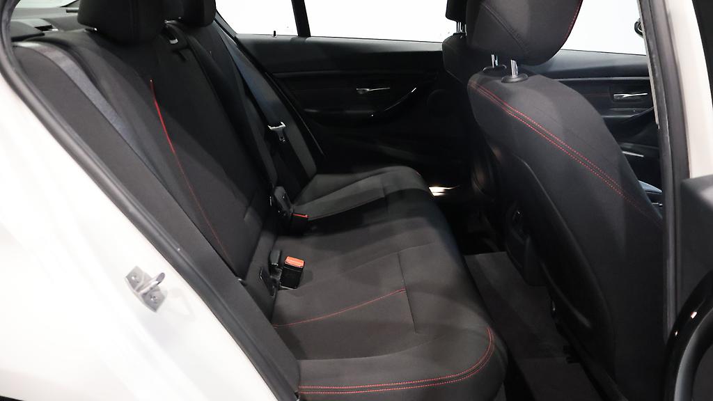 Bmw 320i Sport image 303386