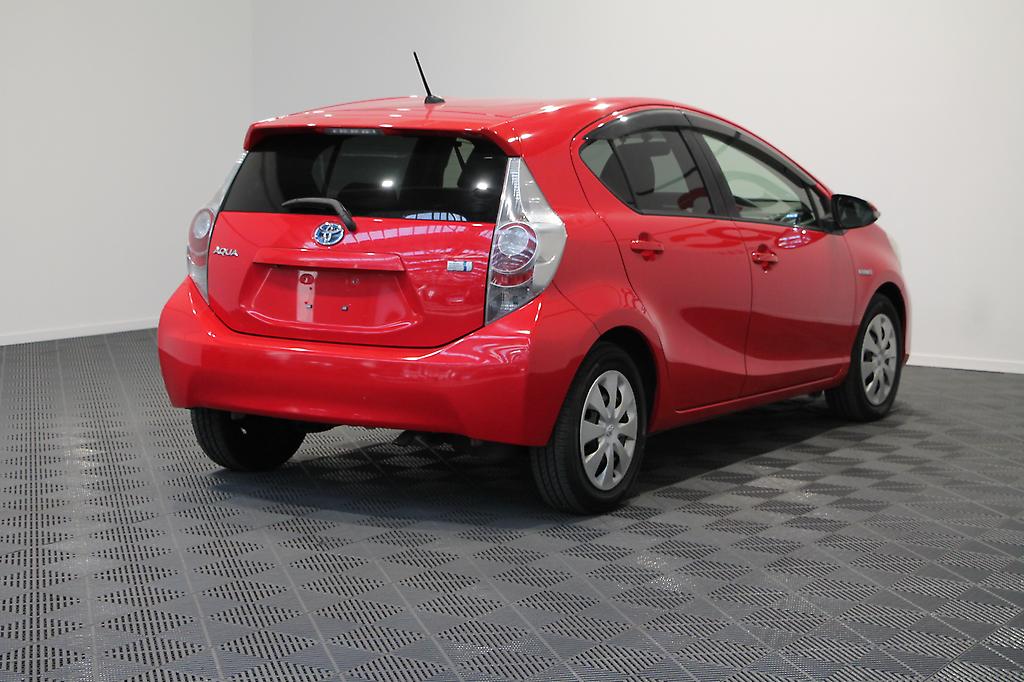 Toyota Aqua S Smart Entry Pkg, Push Start, Reverse Camera, Heated Seats image 308024