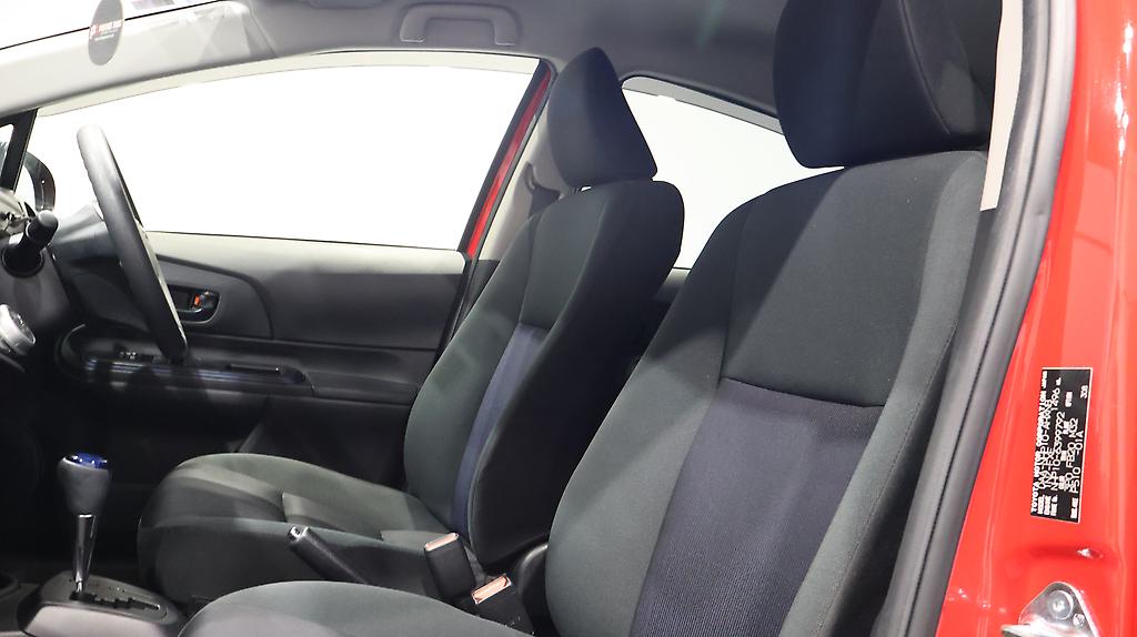 Toyota Aqua  Model, Push Button Start, Reverse Camera image 305758