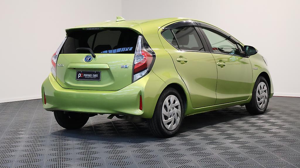 Toyota Aqua S Model, Push Start, Lane Departure Warning – Auto Headlights image 304161