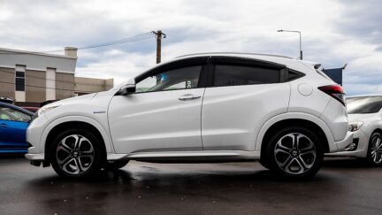 Honda Vezel Hybrid Z Top Spec, Half Leather, Reverse camera image 305007