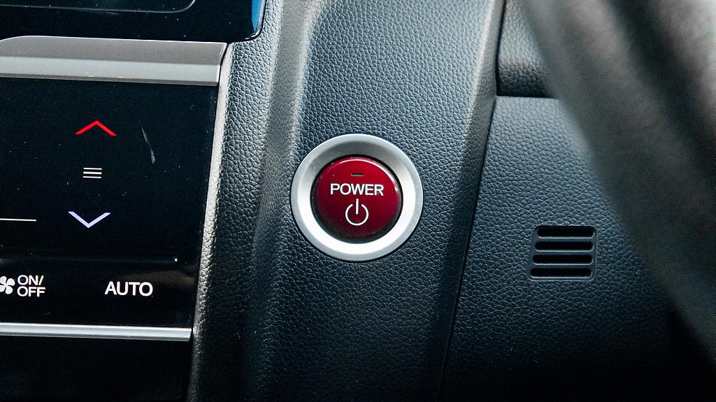 Honda Fit Hybrid L-Package image 318948