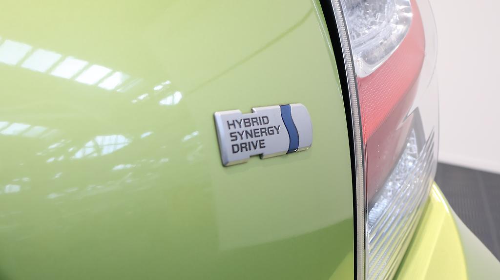 Toyota Aqua S Model, Push Start, Lane Departure Warning – Auto Headlights image 304172