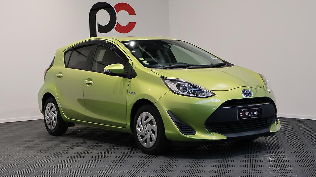 Toyota Aqua S Model, Push Start, Lane Departure Warning – Auto Headlights image 304159