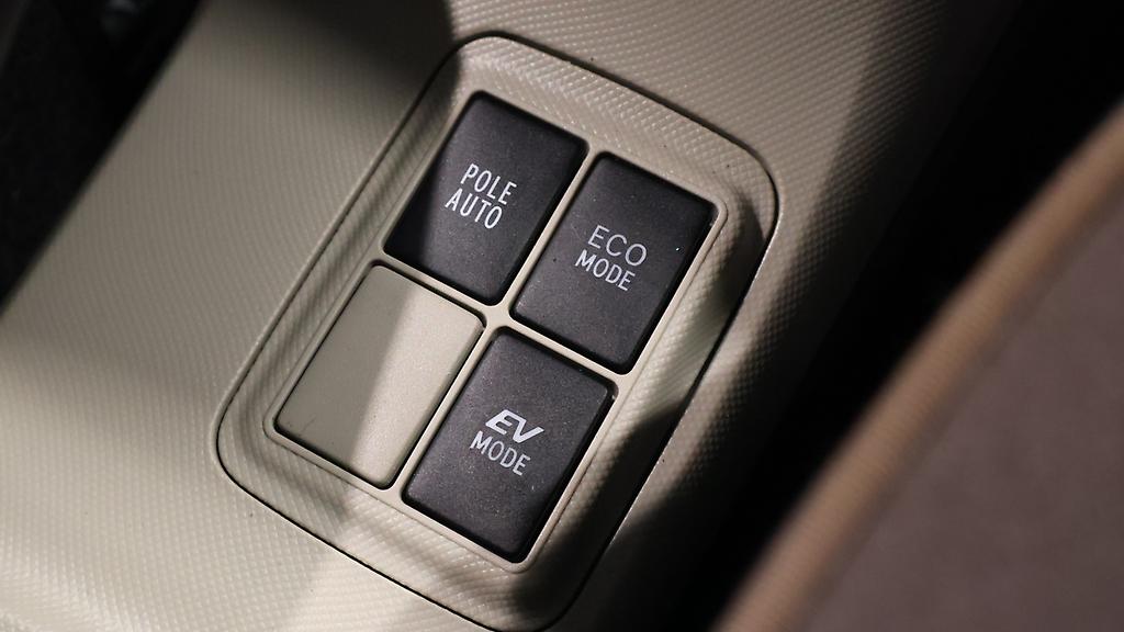 Toyota Aqua G Model, Push Start Low Kms image 311599