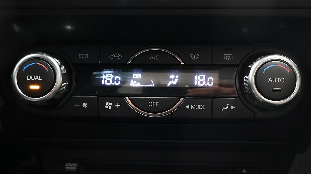 Mazda Axela Hybrid image 310486