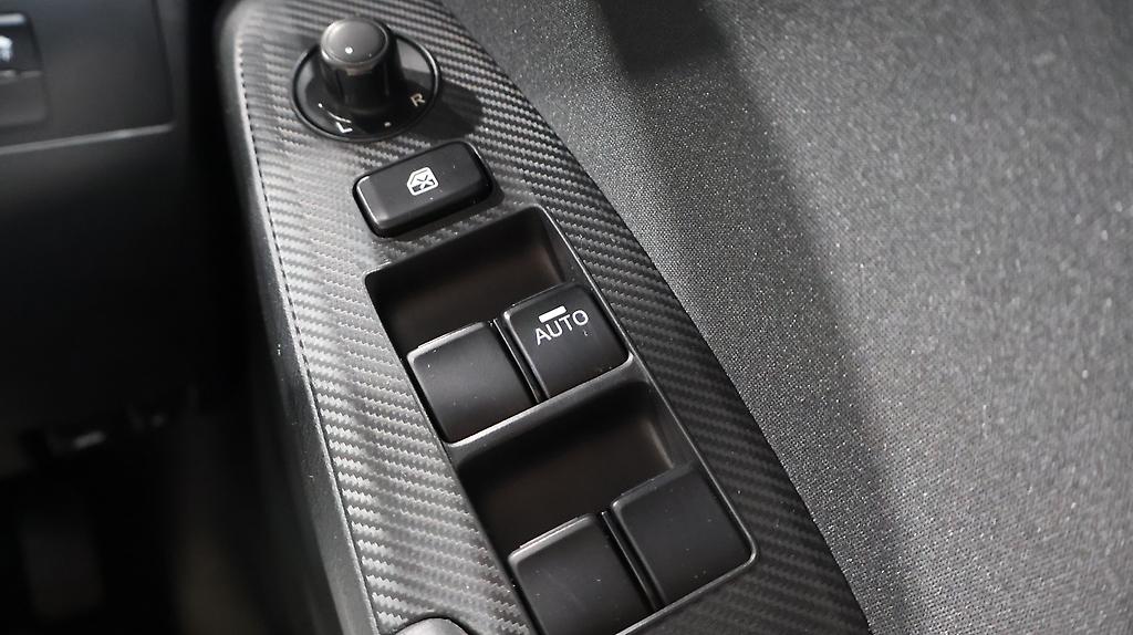 Mazda Axela Hybrid image 310485